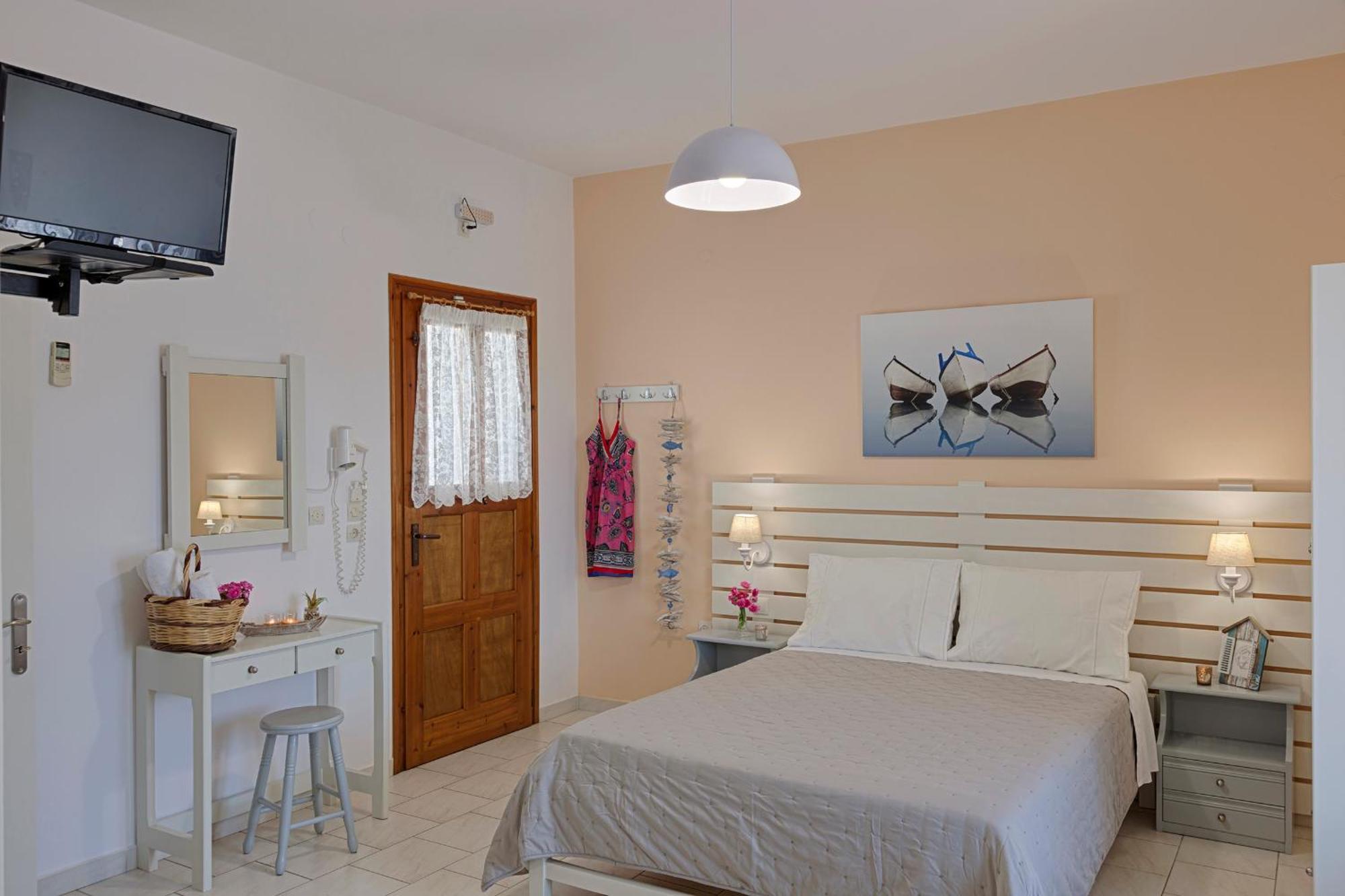 Letta'S Apartments Финикас Екстериор снимка