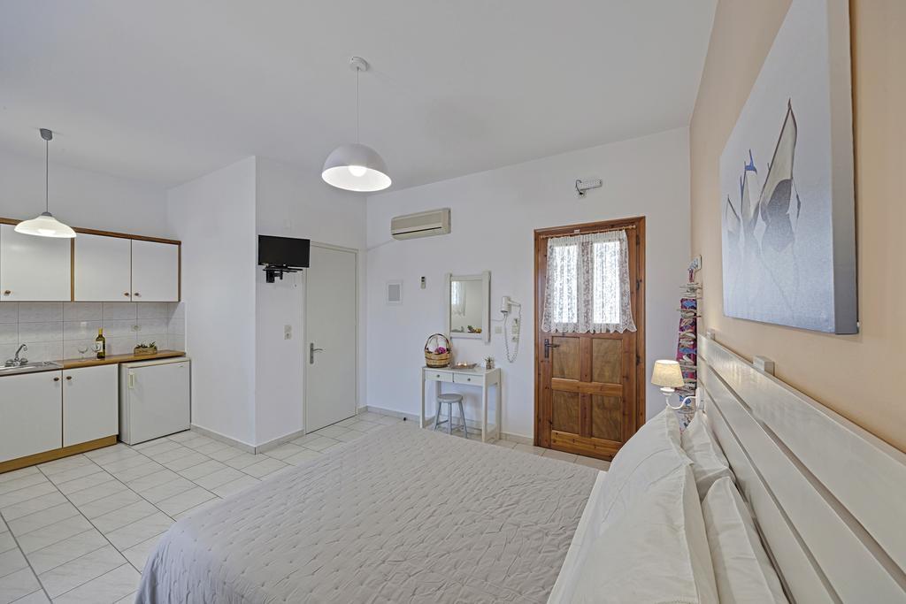 Letta'S Apartments Финикас Екстериор снимка