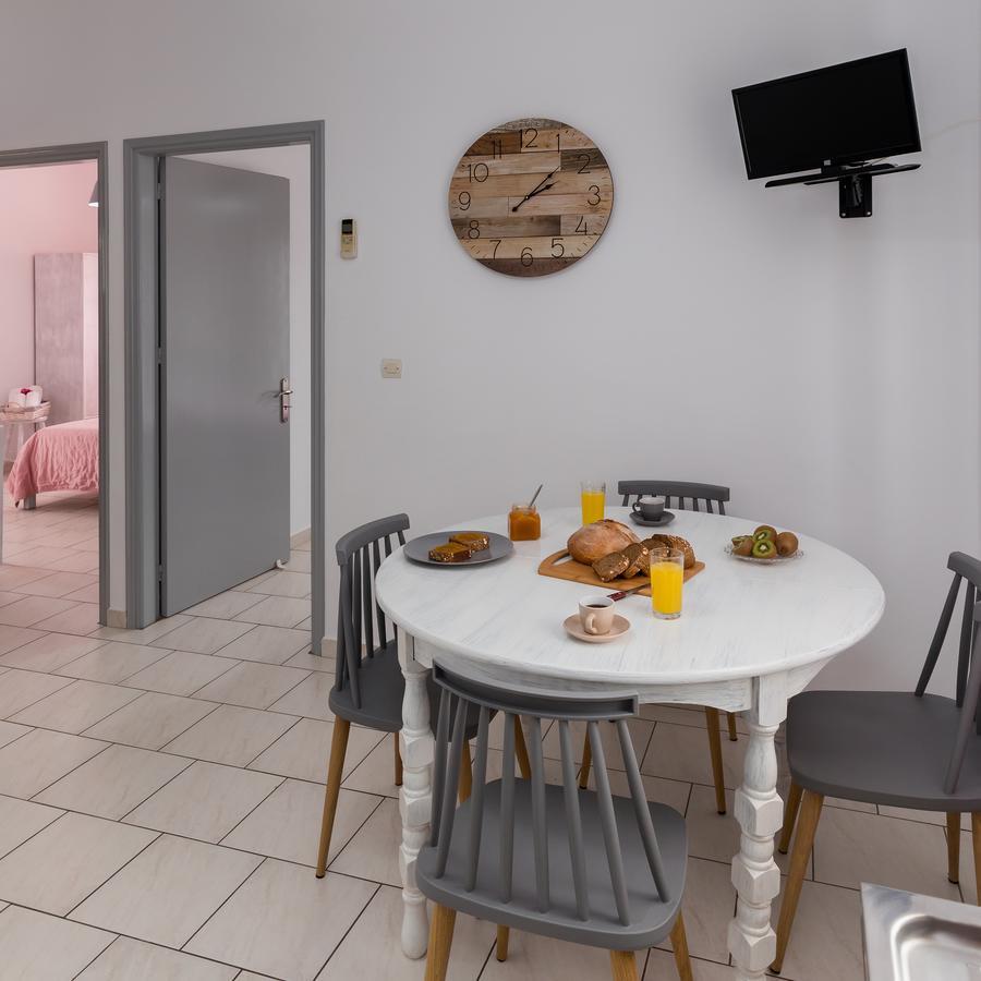 Letta'S Apartments Финикас Екстериор снимка